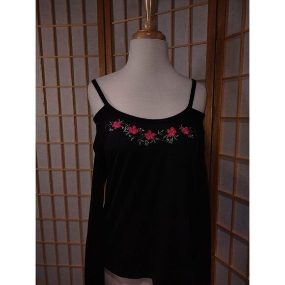 FloraâLgâCold ShoulderâEmbroideredâTop - Picture 15 of 16